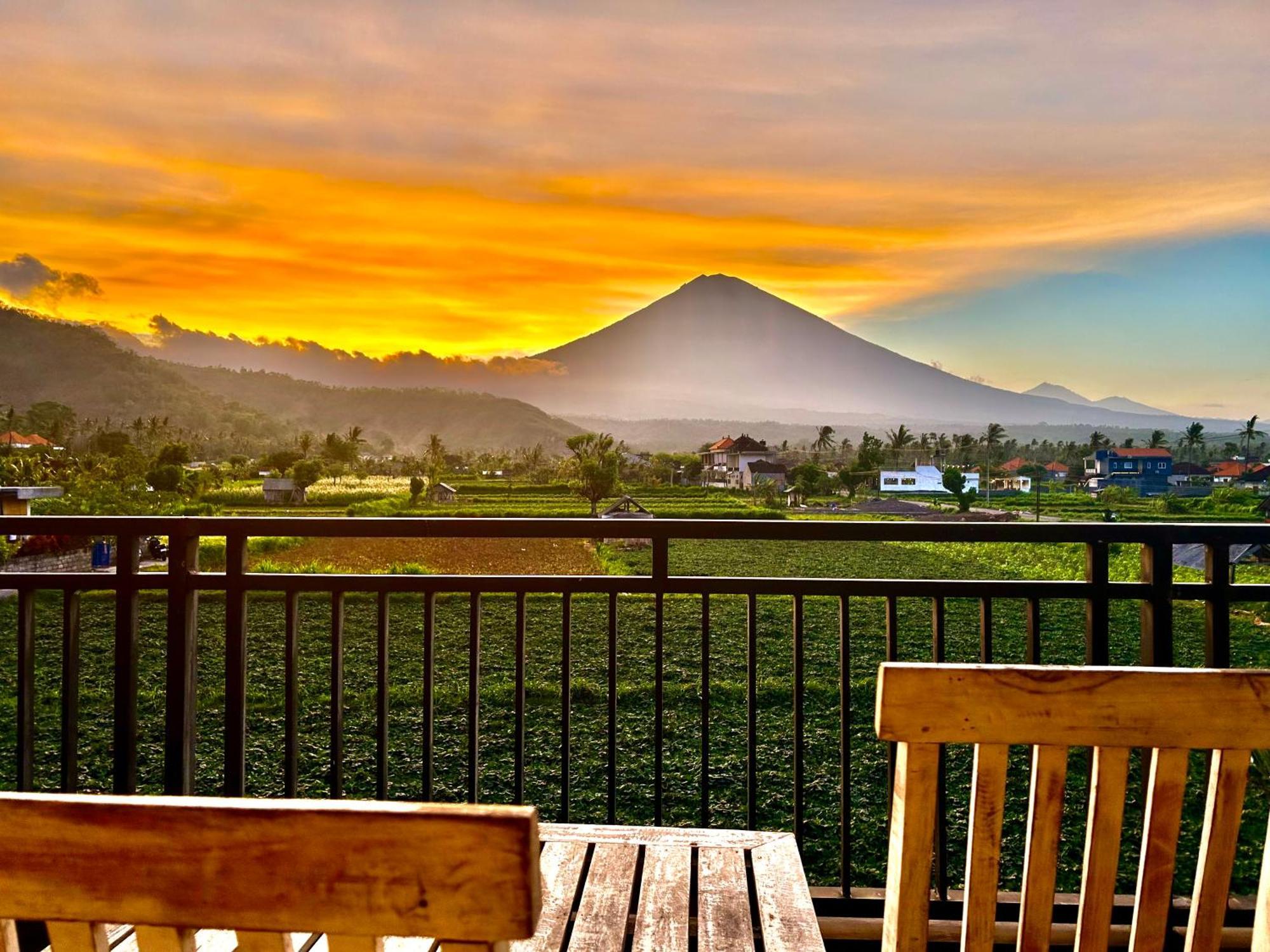 D'Uma Amed Homestay Exterior foto